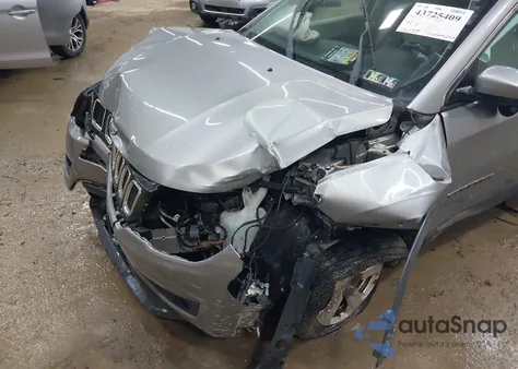 2018 Jeep Compass Latitude 4X4 из США, поврежденный, VIN 3C4NJDBB4JT187613